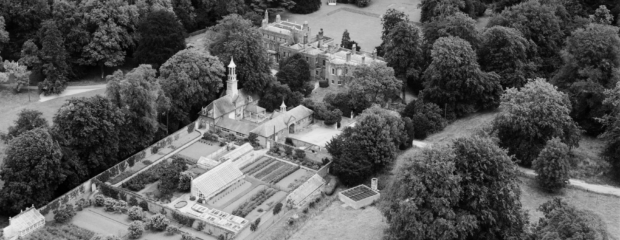 EAW008054_Hinxton_Hall_and_gardens_Hinxton_1947_crop